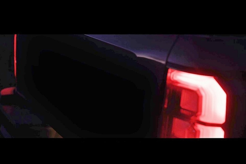 Новый пикап Nissan Navara на базе Mitsubishi L200: официальные кадры и дата премьеры