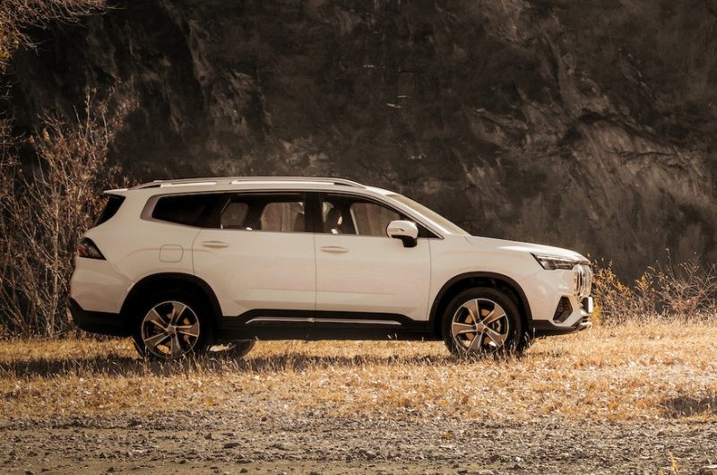 Обновлённый Geely Okavango приготовился к премьере: кроссовер объявлен следующим поколением