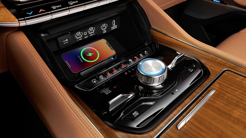 Обновлённый Jeep Grand Wagoneer: без хрома, без V8, но с мощной гибридной версией