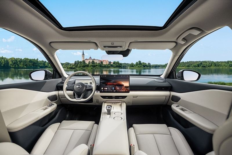 Седан Nissan Teana показал свой новый интерьер