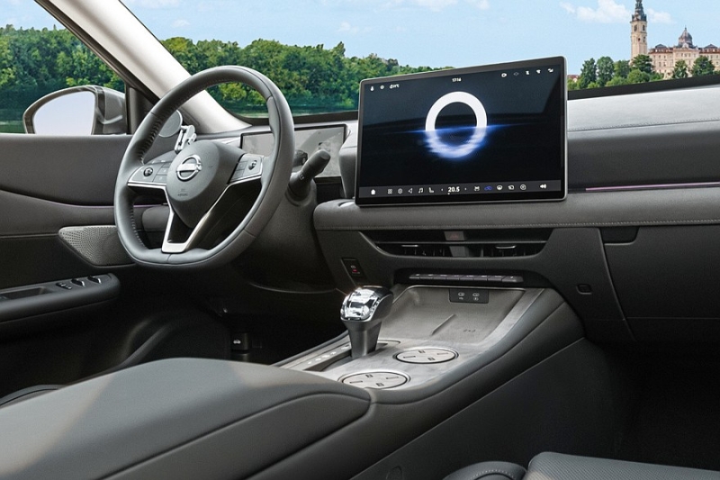 Седан Nissan Teana показал свой новый интерьер