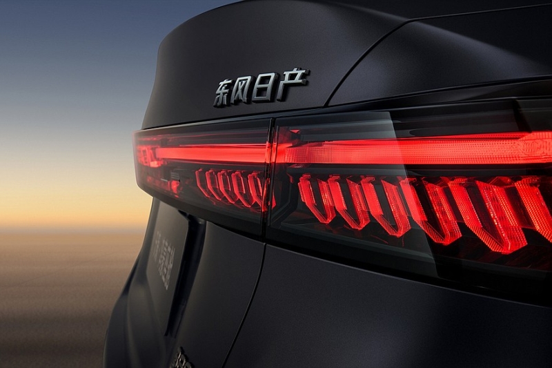 Седан Nissan Teana показал свой новый интерьер