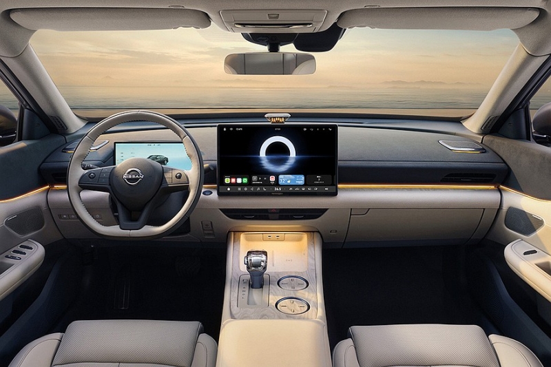 Седан Nissan Teana показал свой новый интерьер