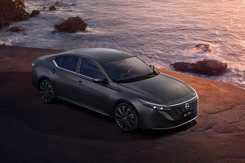 Седан Nissan Teana показал свой новый интерьер