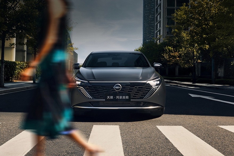 Седан Nissan Teana показал свой новый интерьер