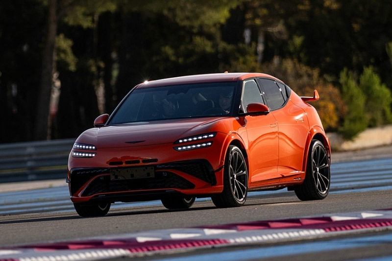 Две новинки от Genesis: серийный спортивный кроссовер GV60 Magma и будущий суперкар