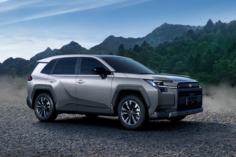 Ещё один новый Toyota RAV4: более крупный планшет и чисто бензиновая версия