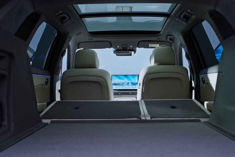 Кроссовер-рекордсмен Hongqi HS6 выходит на рынок