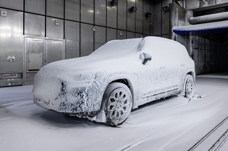 Mercedes-Benz GLB второго поколения показался на новых фото, рассекречен салон