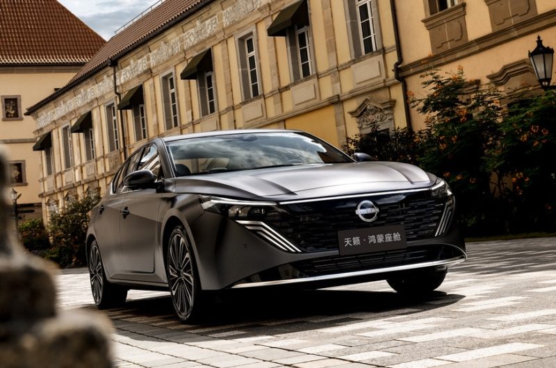 Nissan Teana выходит на рынок: новый дизайн и старые моторы