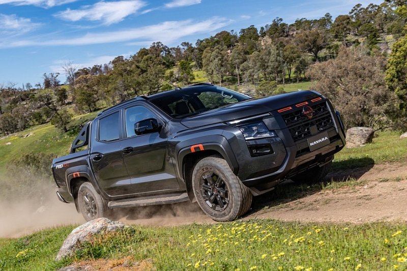 Новый пикап Nissan Navara на базе Mitsubishi L200: топовый дизель и только полный привод