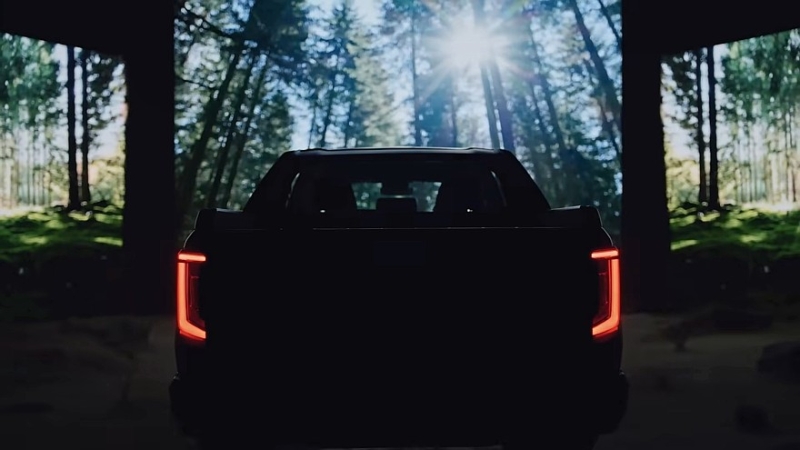 Новый Toyota Hilux показался на первых тизерах, названа дата премьеры