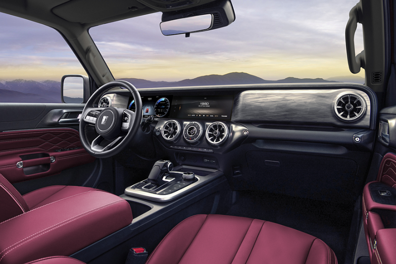 Обновлённый внедорожник Tank 300 выходит на российский рынок, цены известны