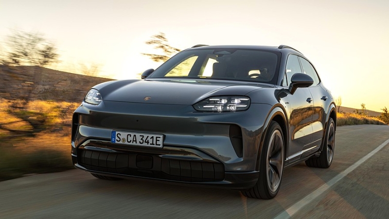 Porsche Cayenne Electric сбросил маску: две версии, до 1156 л.с. и беспроводная зарядка