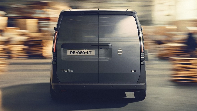 Renault показал серийную версию нового фургона Trafic E-Tech