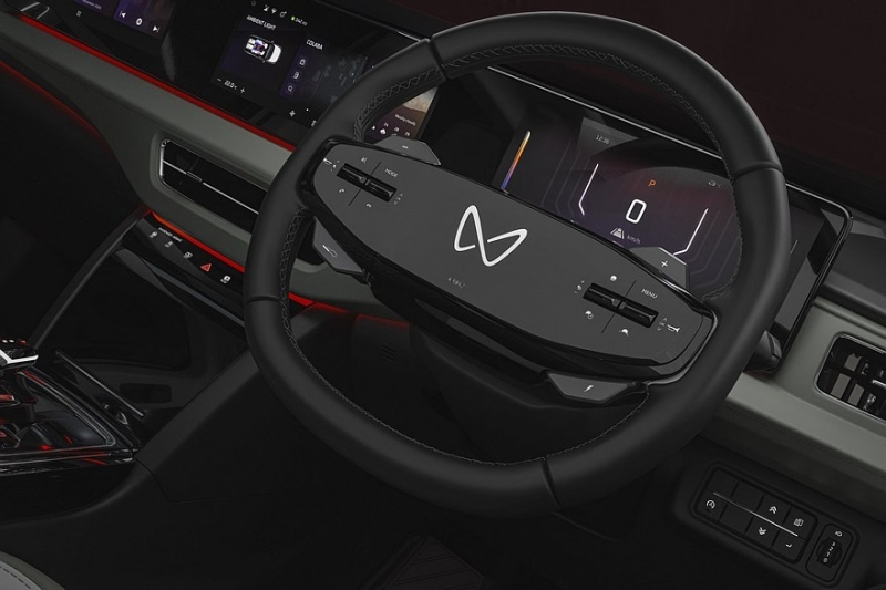 Семиместный кроссовер Mahindra XEV 9S представлен с несколькими вариантами начинки