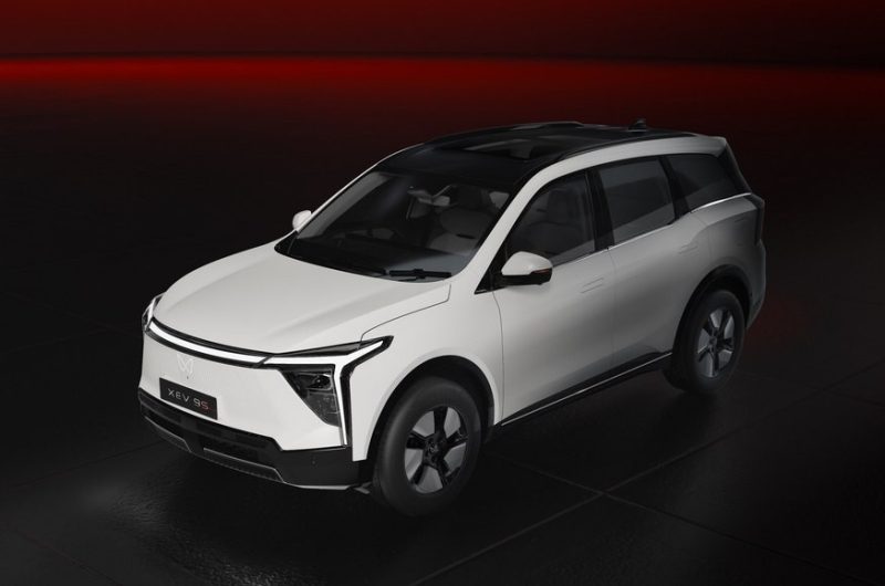 Семиместный кроссовер Mahindra XEV 9S представлен с несколькими вариантами начинки