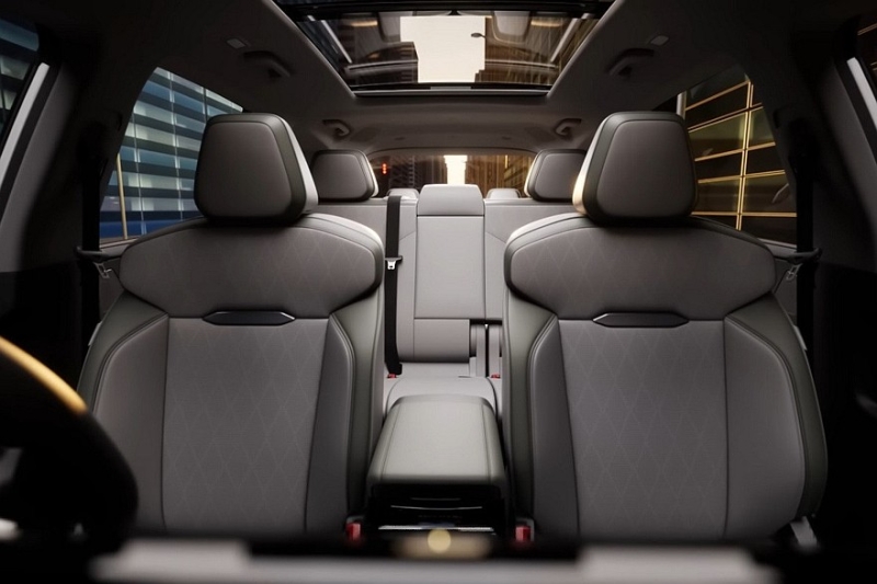 Семиместный кроссовер Mahindra XEV 9S представлен с несколькими вариантами начинки