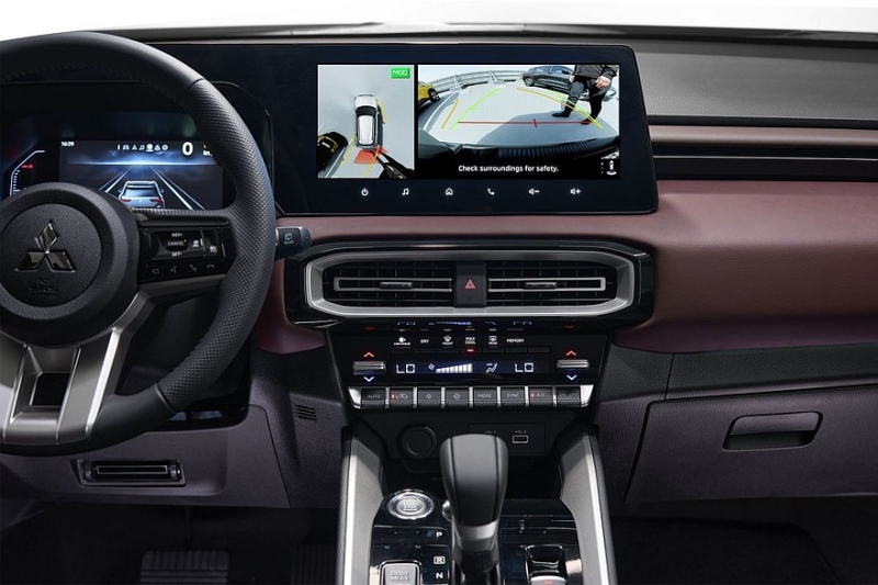 Семиместный кроссовер Mitsubishi Destinator: теперь и леворульная версия