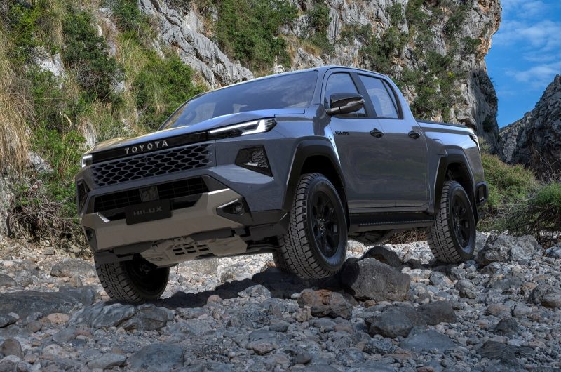Toyota Hilux сменил поколение: интерьер в стиле Land Cruiser Prado и разнообразная техника