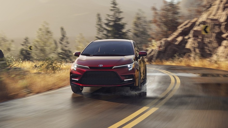Toyota наладит производство гибридного седана Corolla в США
