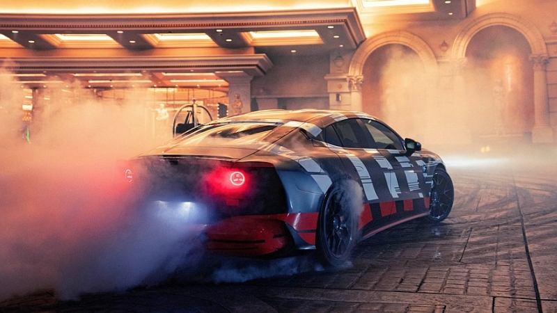 Усатый Брэд Питт покрутил новый Mercedes-AMG GT 4-door Coupe и стал его лицом