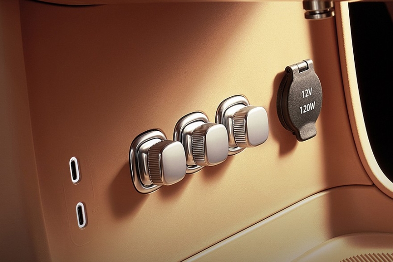 Флагманский кроссовер Leapmotor D19: засвечен интерьер