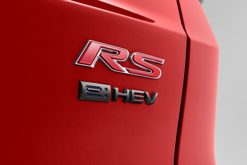 Honda CR-V готовится выйти на домашний рынок и подбирает аксессуары по торжественному случаю