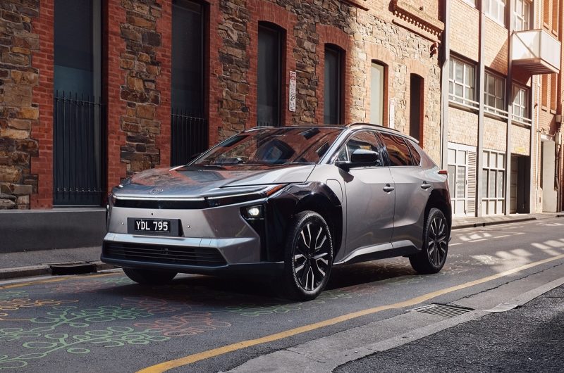 Кроссовер Toyota bZ4X подешевел на фоне слабого спроса