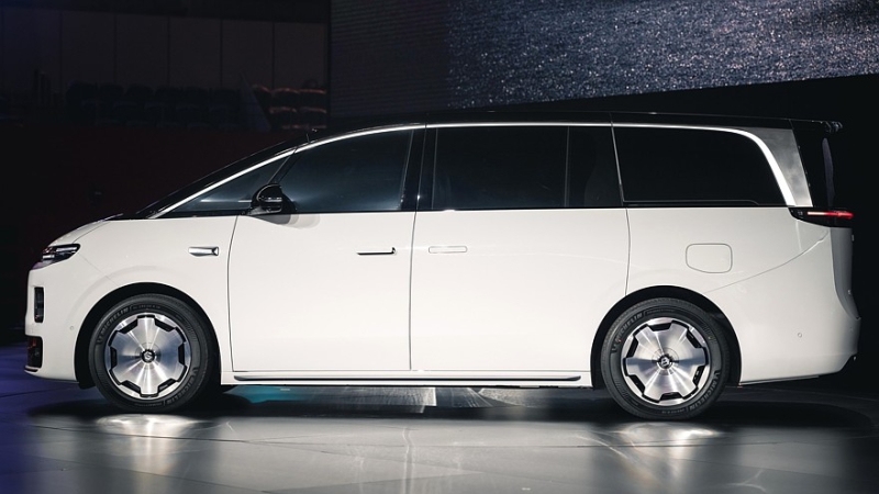 Leapmotor отметила юбилей анонсом минивэна D99 и продажей части акций концерну FAW