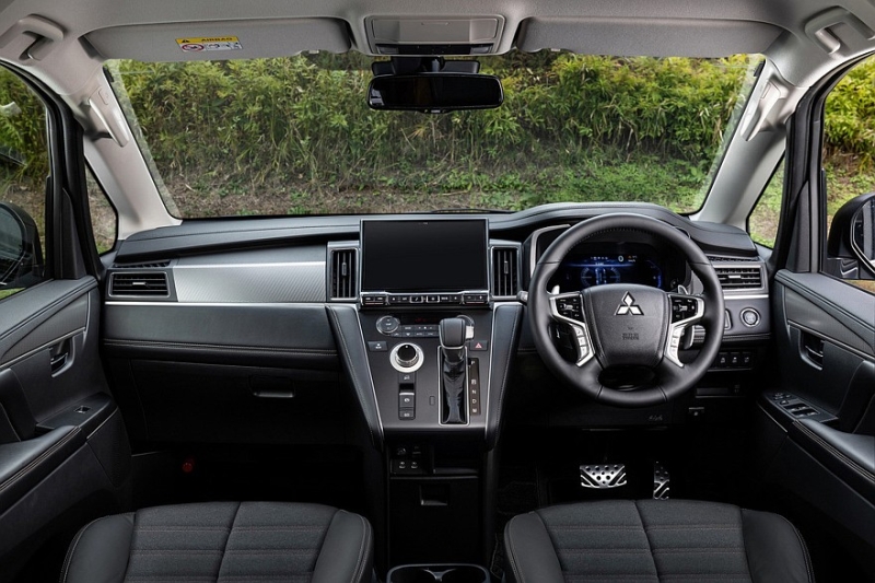 Обновлённый минивэн Mitsubishi Delica D:5 предложен с прежним дизелем