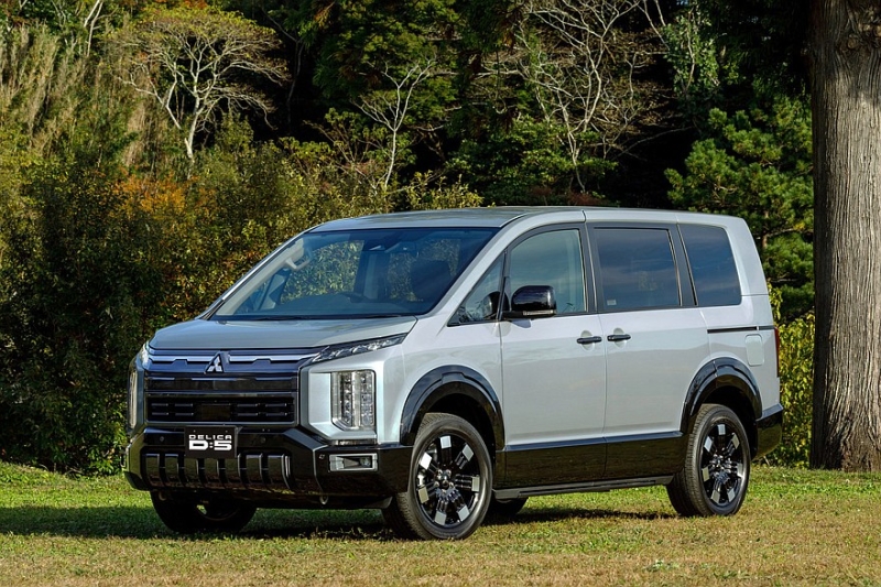 Обновлённый минивэн Mitsubishi Delica D:5 предложен с прежним дизелем