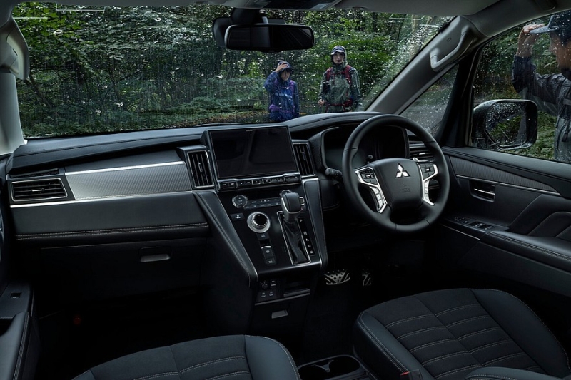 Обновлённый минивэн Mitsubishi Delica D:5 предложен с прежним дизелем