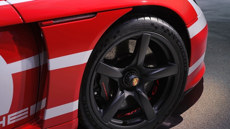 Porsche «обнулила» 20-летний суперкар Carrera GT и снабдила его ле-мановской ливреей