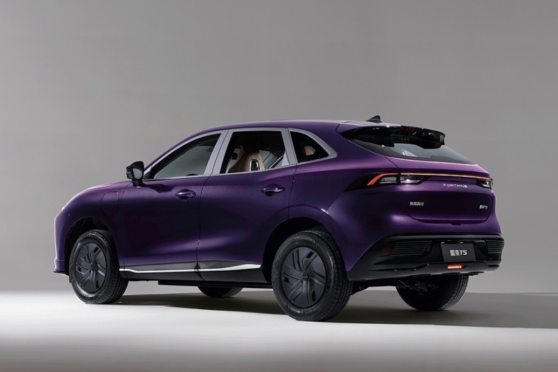 &laquo;Престижную&raquo; линейку Forthing Xinghai от Dongfeng пополнил кроссовер. Снова