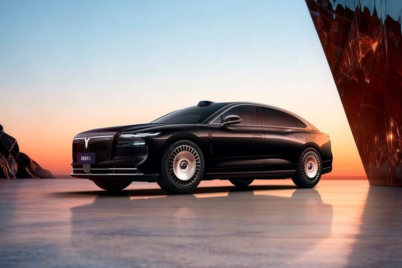 Роскошный полноприводный седан Voyah Passion L: продажи начались