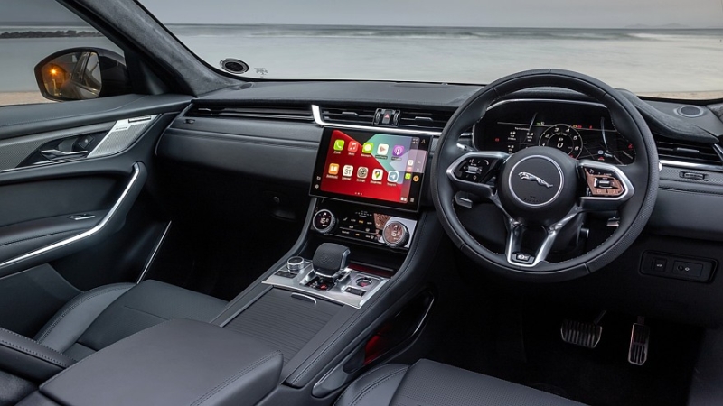 Со слезами на глазах: Jaguar снял с производства последнюю бензиновую модель — F-Pace