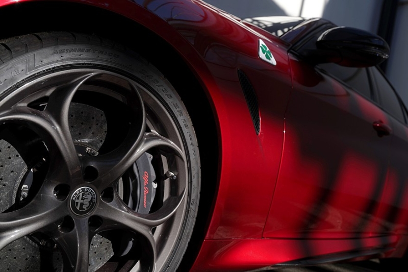 Топовые Alfa Romeo Giulia и Stelvio c V6 обзавелись спецверсиями Collezione