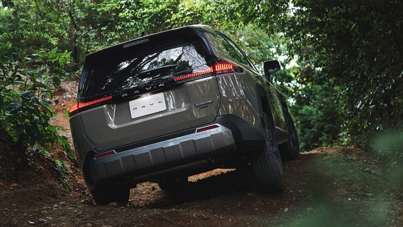 Toyota RAV4 нового поколения вышел на домашний рынок, цены известны