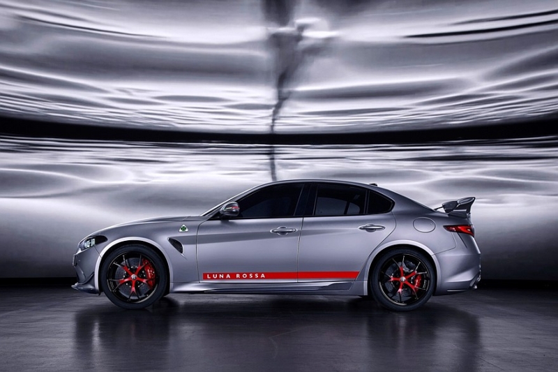 Alfa Romeo Giulia Quadrifoglio Luna Rossa: новая спецверсия с необычным антикрылом