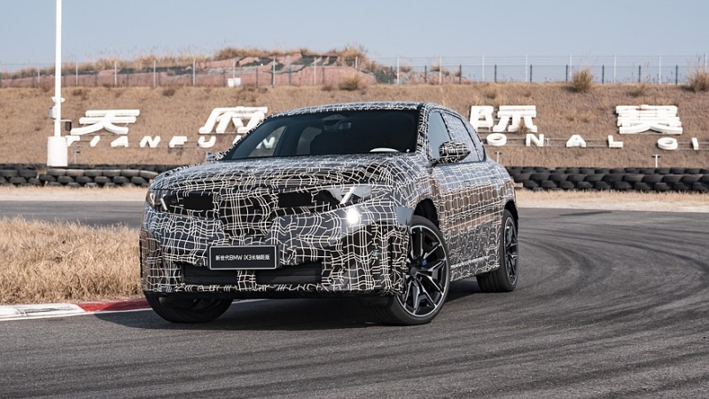 BMW готовит длиннобазный кроссовер iX3: первые фото и подробности