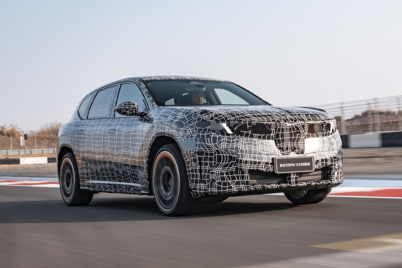 BMW готовит длиннобазный кроссовер iX3: первые фото и подробности