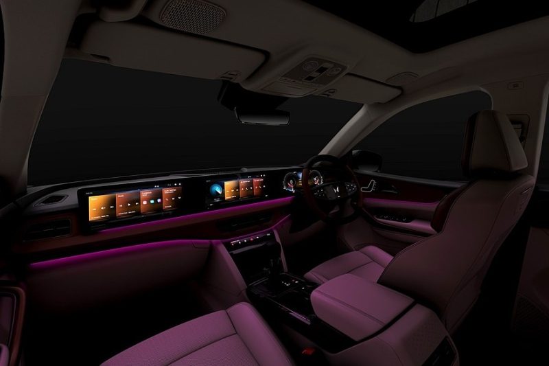 Mahindra XUV 7XO вместо XUV700: трёхэкранное табло, бензин или дизель, есть полный привод