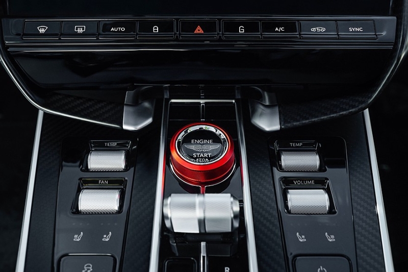 Попить вина, купить Aston Martin и помочь детям: представлен Vanquish Volante Wave Edition