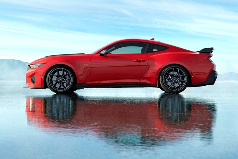 Вместо Shelby GT500: представлен Ford Mustang Dark Horse SC с компрессорным V8