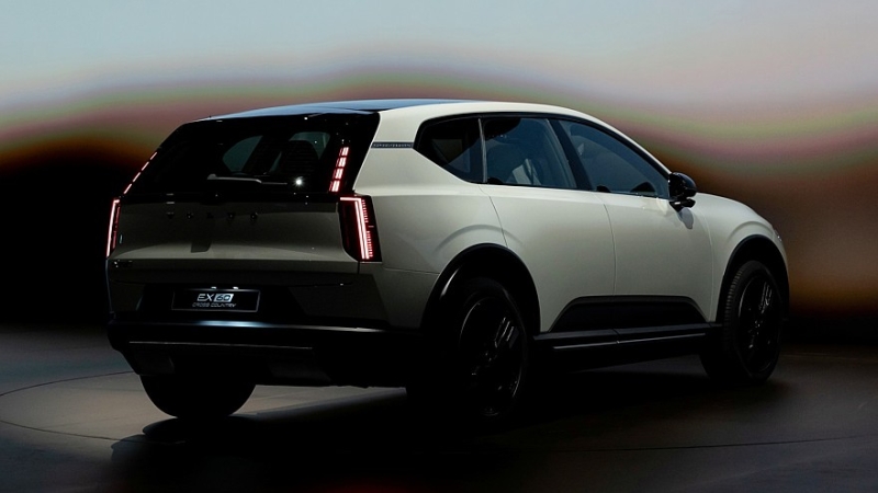 Volvo EX60: без дверных ручек, до 810 км на одной зарядке, сразу есть версия Cross Country