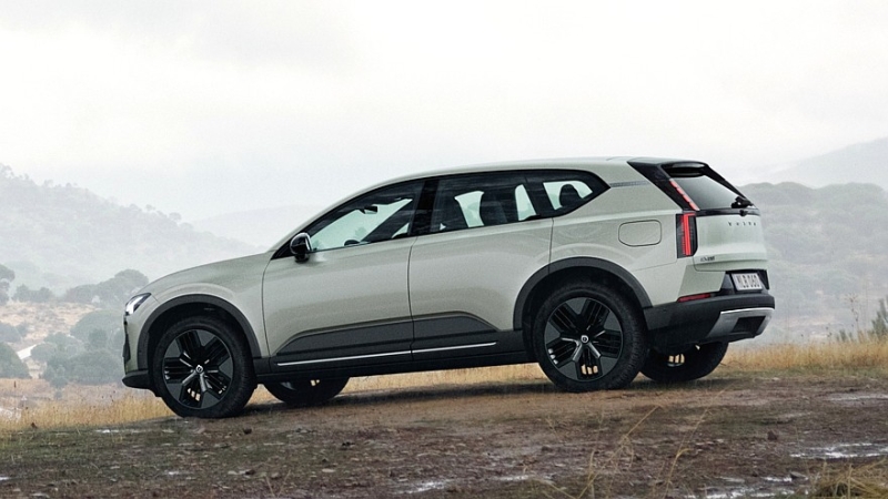 Volvo EX60: без дверных ручек, до 810 км на одной зарядке, сразу есть версия Cross Country
