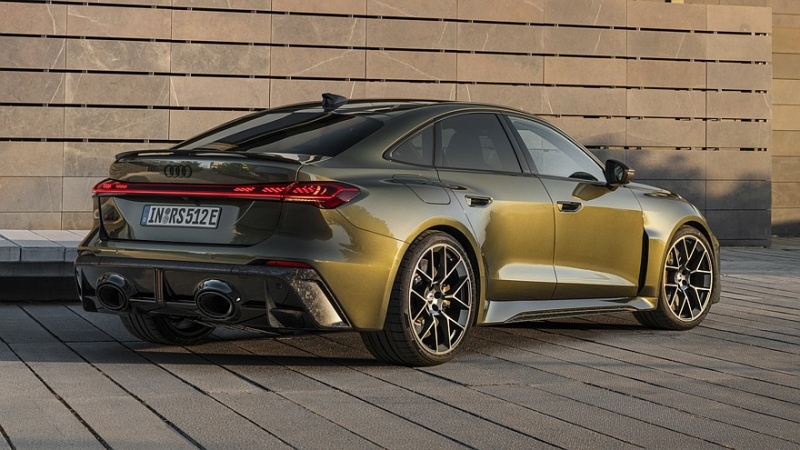 Audi полностью рассекретила новые «заряженные» лифтбек и универсал RS 5