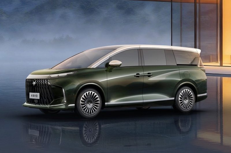 BAIC тоже идёт в премиум: к премьере готовится роскошный минивэн Arcfox Wendao V9