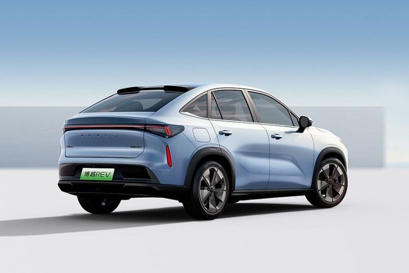 Geely готовится запустить в продажу купеобразный кроссовер Atlas REV